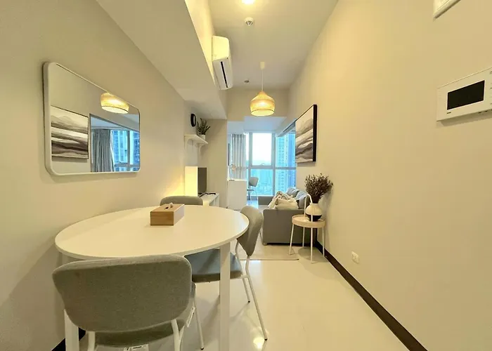 Uptown Bgc Residences By Chikat Apartment *