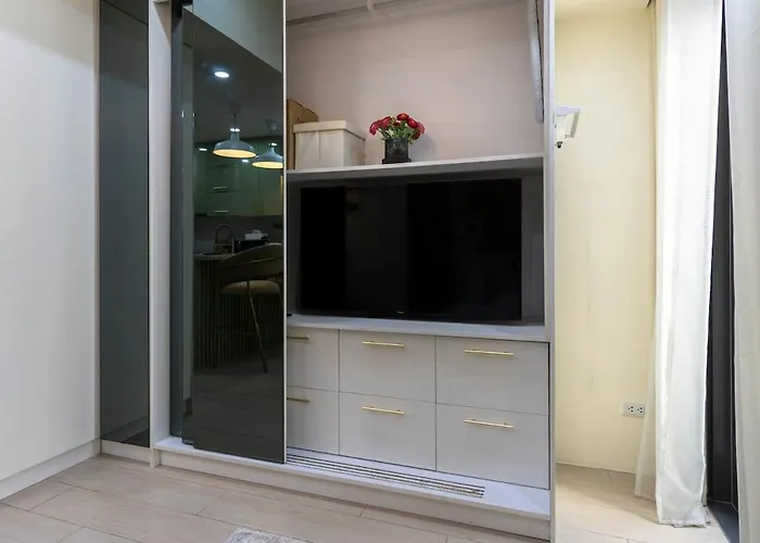 Uptown Bgc Residences By Chikat Apartment